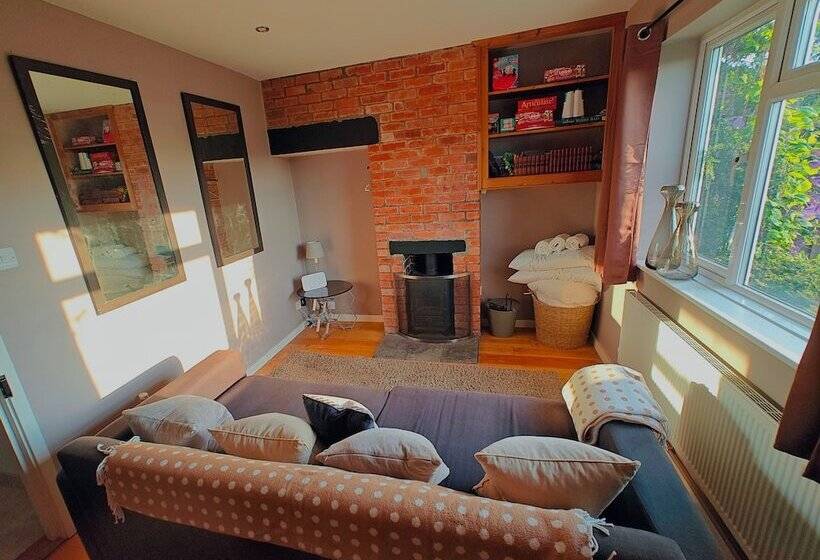 레지던스 King Arthur S Rest Sleeps 10, Hot Tub & Garden