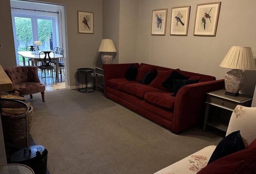 레지던스 King Arthur S Rest Sleeps 10, Hot Tub & Garden