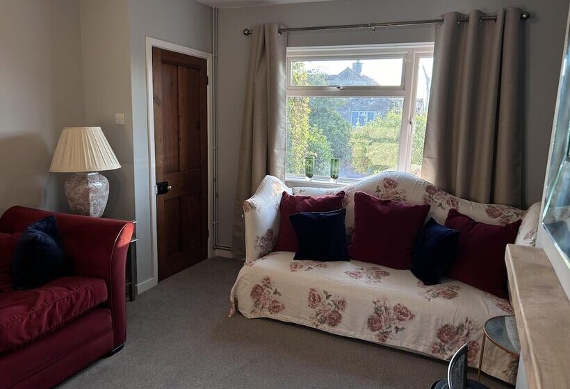 레지던스 King Arthur S Rest Sleeps 10, Hot Tub & Garden