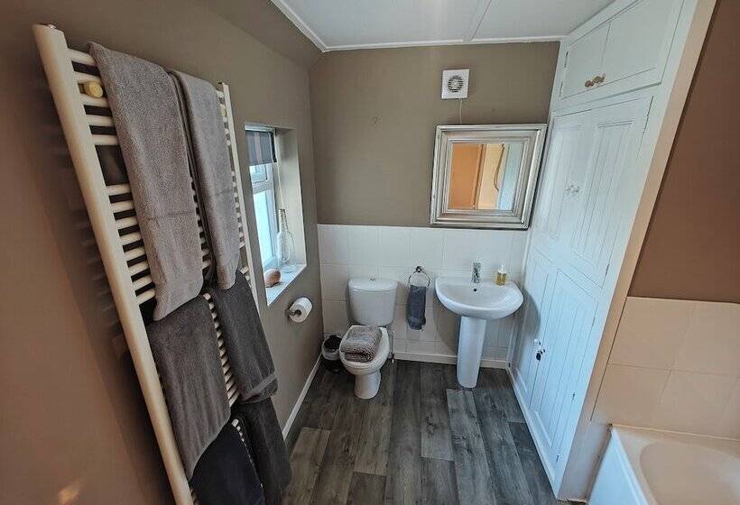 레지던스 King Arthur S Rest Sleeps 10, Hot Tub & Garden