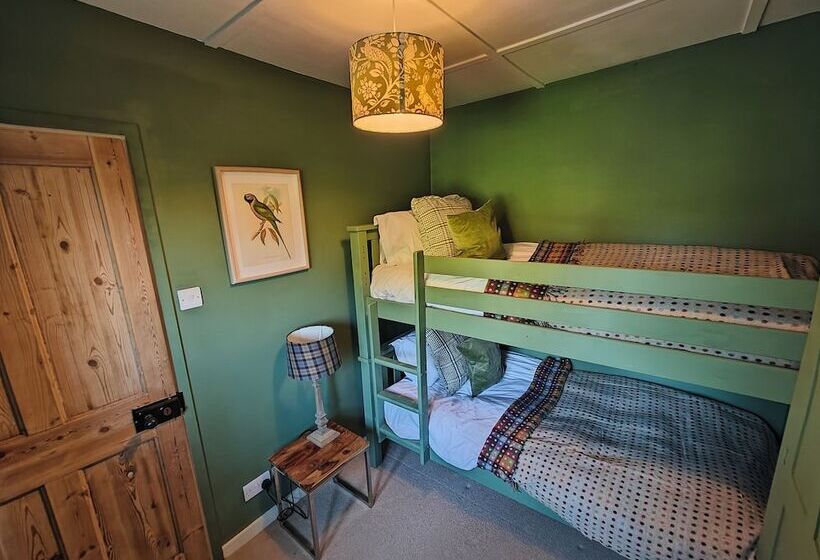 레지던스 King Arthur S Rest Sleeps 10, Hot Tub & Garden