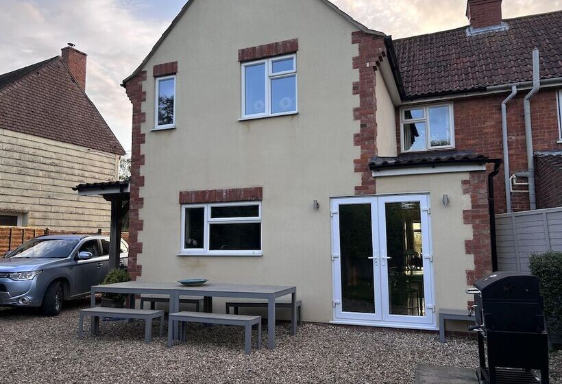 레지던스 King Arthur S Rest Sleeps 10, Hot Tub & Garden