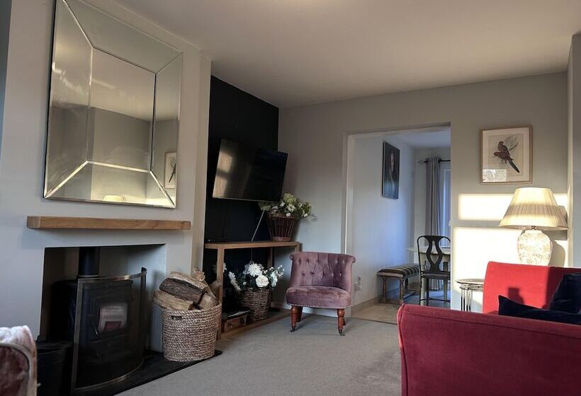 레지던스 King Arthur S Rest Sleeps 10, Hot Tub & Garden