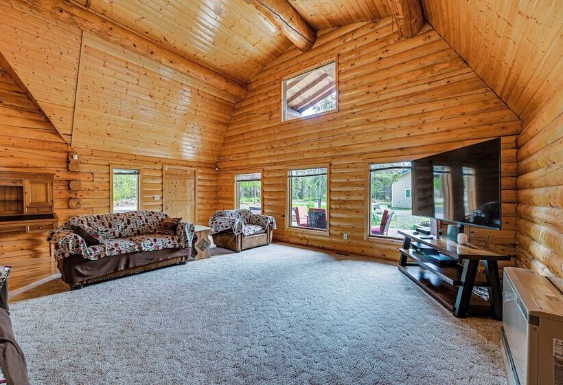Roomy Log Cabin W/ Hot Tub, Walk To Kenai River!