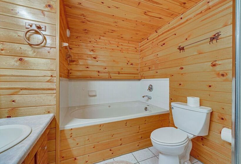 Roomy Log Cabin W/ Hot Tub, Walk To Kenai River!