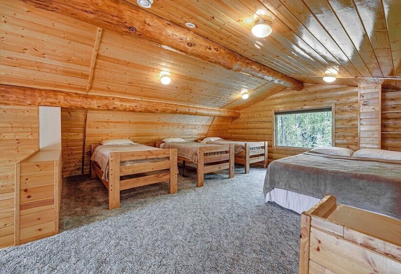 Roomy Log Cabin W/ Hot Tub, Walk To Kenai River!