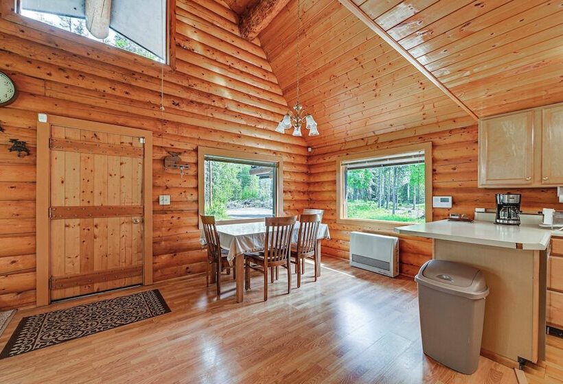 Roomy Log Cabin W/ Hot Tub, Walk To Kenai River!