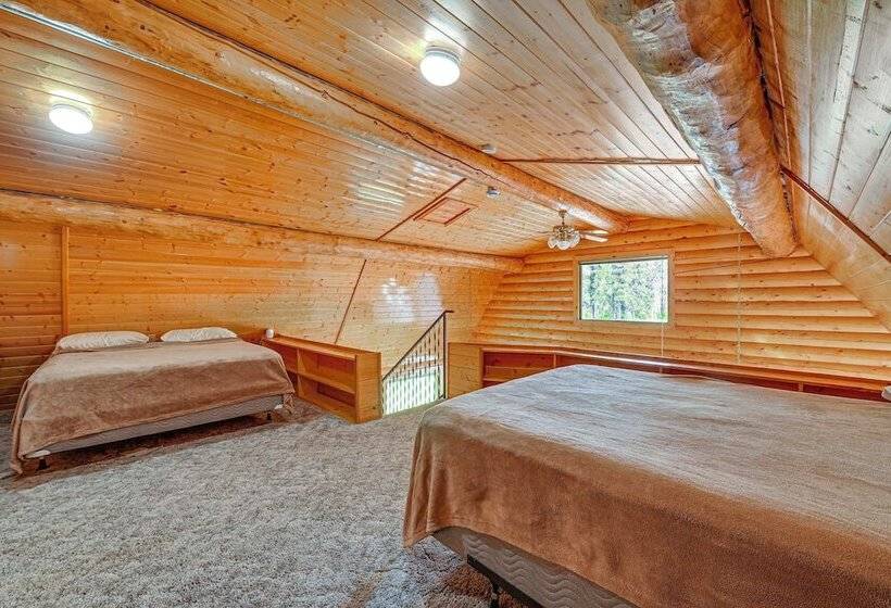 Roomy Log Cabin W/ Hot Tub, Walk To Kenai River!