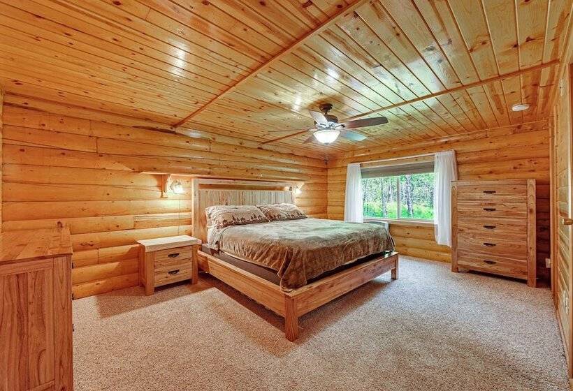 Roomy Log Cabin W/ Hot Tub, Walk To Kenai River!