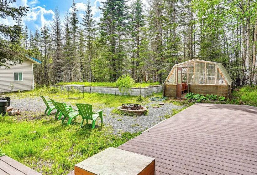 Roomy Log Cabin W/ Hot Tub, Walk To Kenai River!