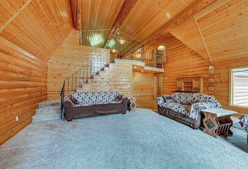 Roomy Log Cabin W/ Hot Tub, Walk To Kenai River!