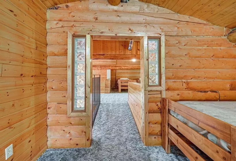 Roomy Log Cabin W/ Hot Tub, Walk To Kenai River!