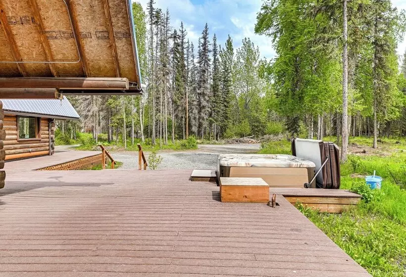 Roomy Log Cabin W/ Hot Tub, Walk To Kenai River!