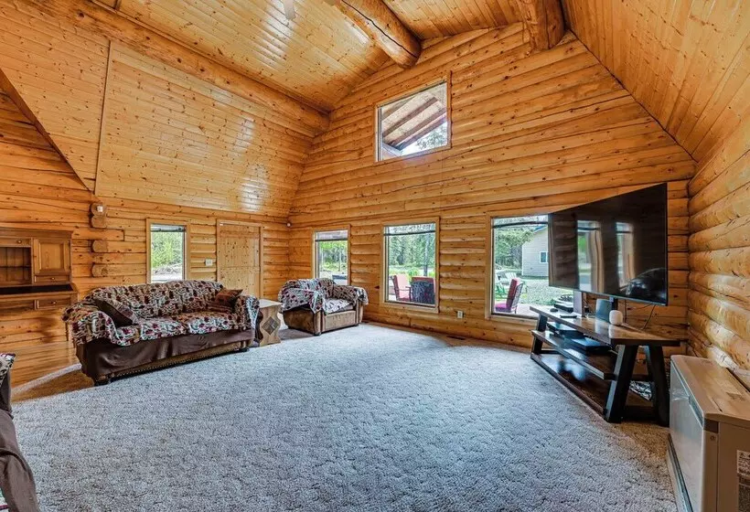 Roomy Log Cabin W/ Hot Tub, Walk To Kenai River!