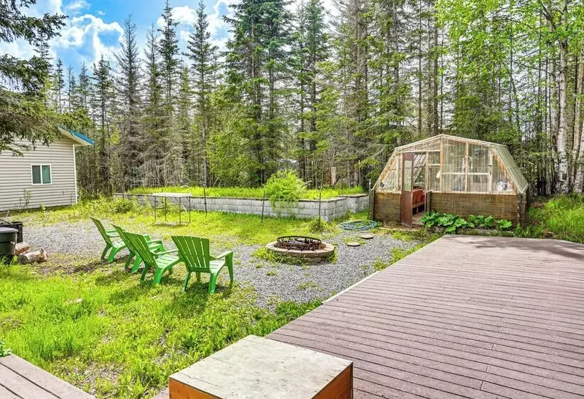 Roomy Log Cabin W/ Hot Tub, Walk To Kenai River!