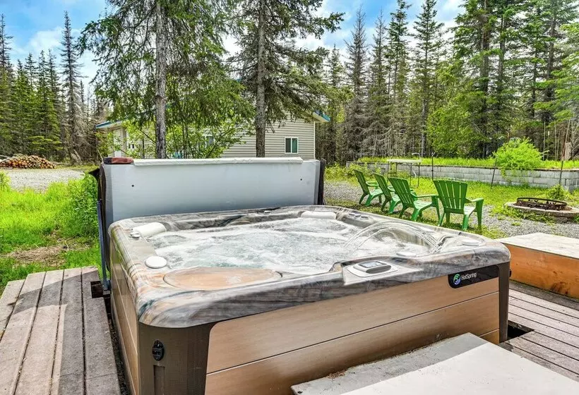 Roomy Log Cabin W/ Hot Tub, Walk To Kenai River!