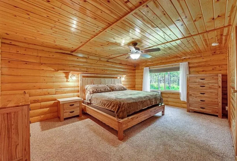 Roomy Log Cabin W/ Hot Tub, Walk To Kenai River!