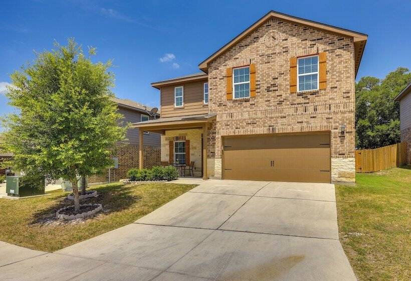 San Antonio Home W/ Fenced In Yard: Steps To Park!