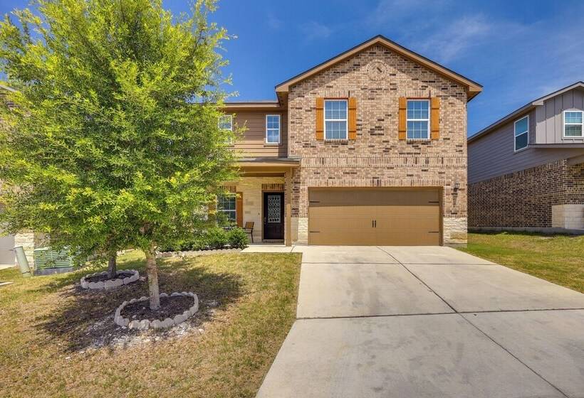 San Antonio Home W/ Fenced In Yard: Steps To Park!