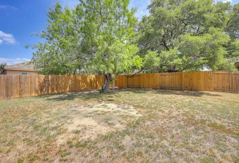 San Antonio Home W/ Fenced In Yard: Steps To Park!