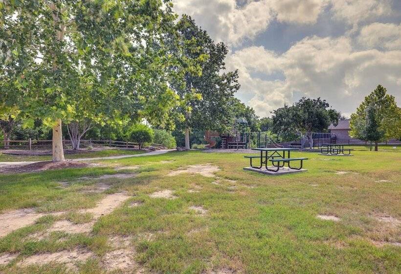 San Antonio Home W/ Fenced In Yard: Steps To Park!
