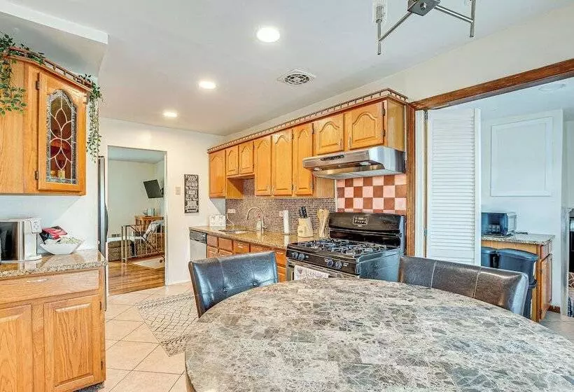 Somerset Home W/ Large Yard Near Parks & Trails