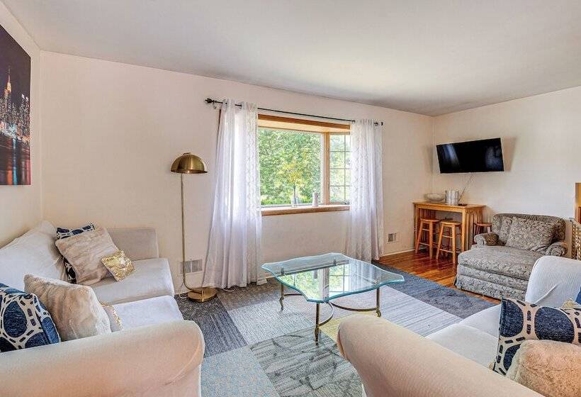 Somerset Home W/ Large Yard Near Parks & Trails