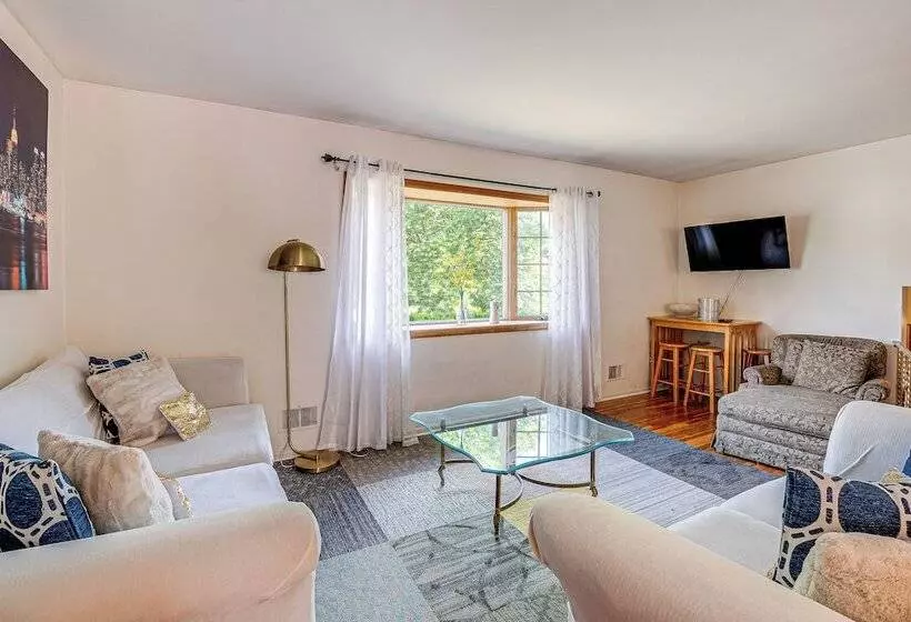 Somerset Home W/ Large Yard Near Parks & Trails