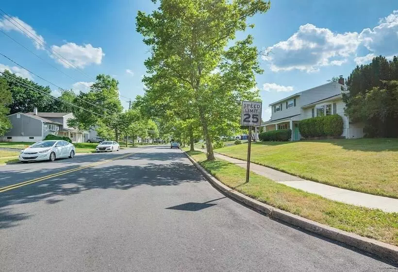 Somerset Home W/ Large Yard Near Parks & Trails