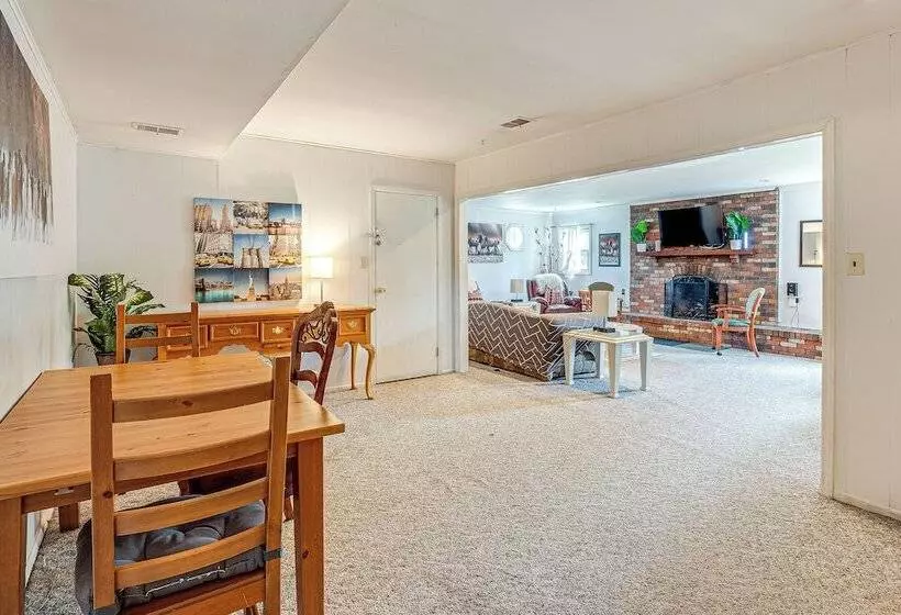 Somerset Home W/ Large Yard Near Parks & Trails