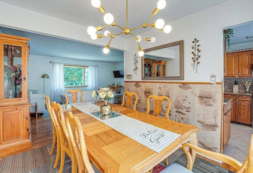 Somerset Home W/ Large Yard Near Parks & Trails