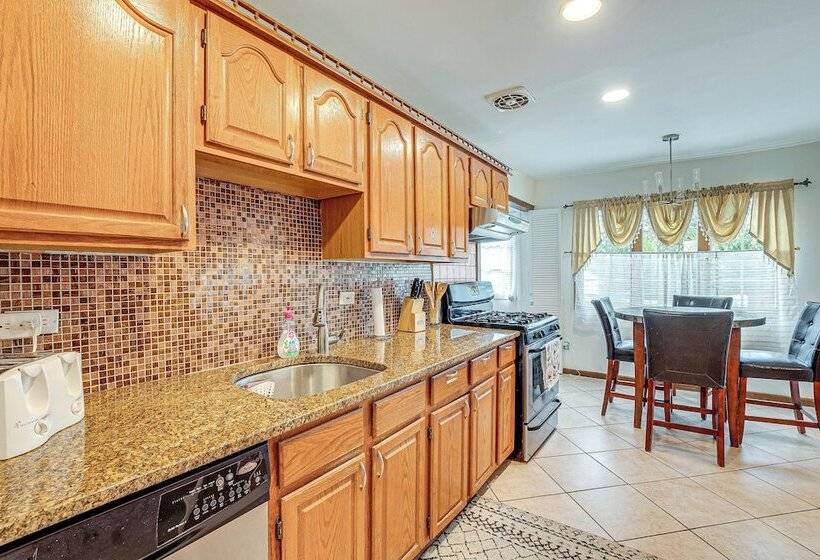 Somerset Home W/ Large Yard Near Parks & Trails