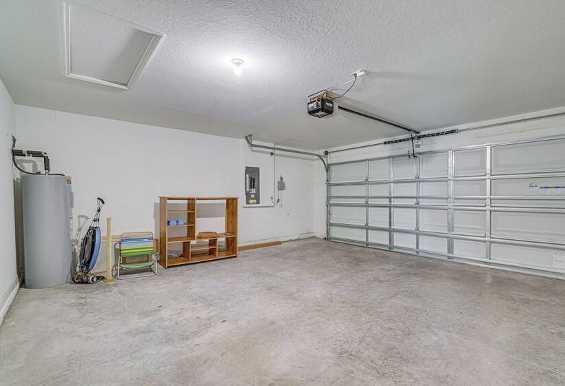 Spring Hill Retreat W/ Patio & Yard, Near Kayaking