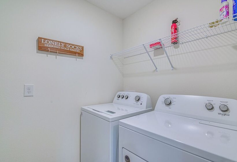 Spring Hill Retreat W/ Patio & Yard, Near Kayaking