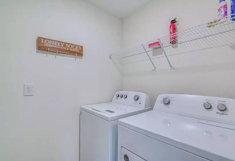 Spring Hill Retreat W/ Patio & Yard, Near Kayaking