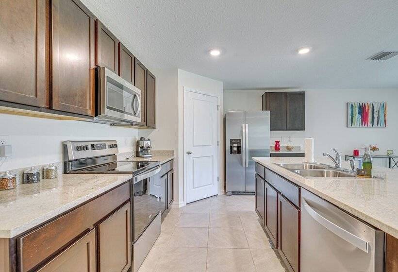 Spring Hill Retreat W/ Patio & Yard, Near Kayaking