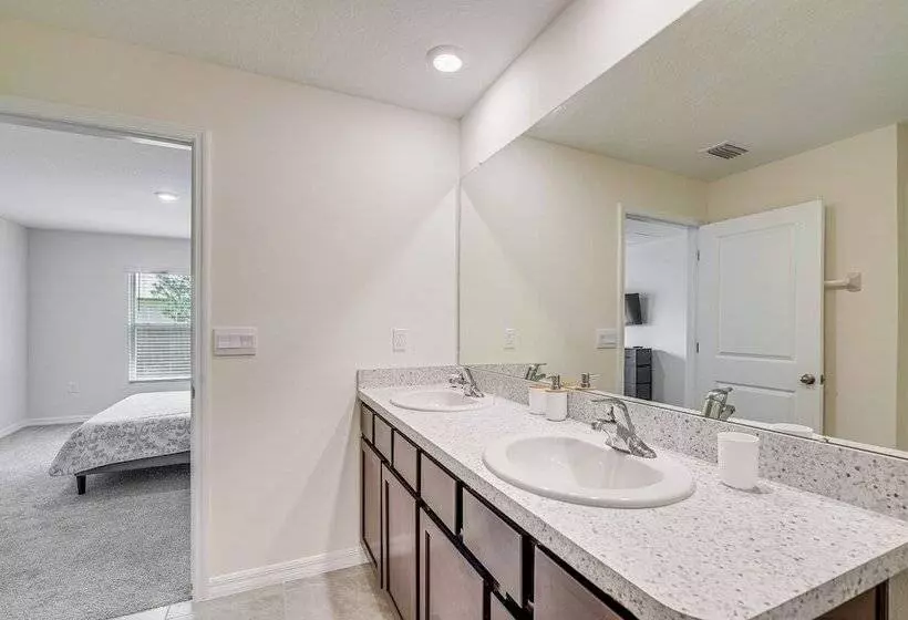 Spring Hill Retreat W/ Patio & Yard, Near Kayaking