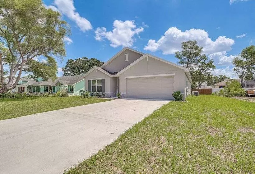Spring Hill Retreat W/ Patio & Yard, Near Kayaking