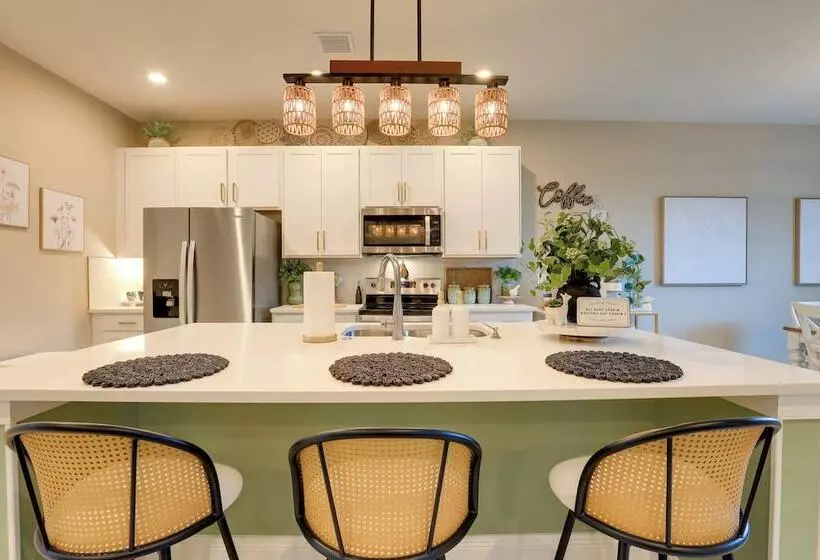 Stylish Port St Lucie Home W/ Hot Tub + Game Room!