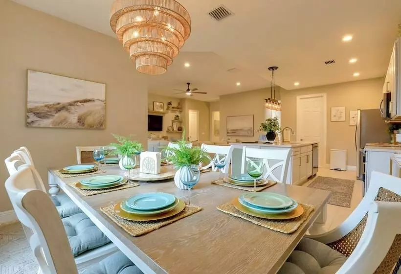 Stylish Port St Lucie Home W/ Hot Tub + Game Room!