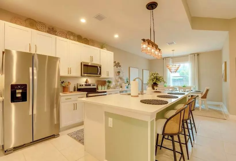 Stylish Port St Lucie Home W/ Hot Tub + Game Room!