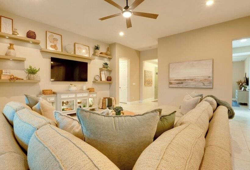 Stylish Port St Lucie Home W/ Hot Tub + Game Room!