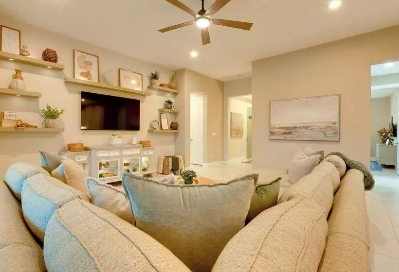 Stylish Port St Lucie Home W/ Hot Tub + Game Room!
