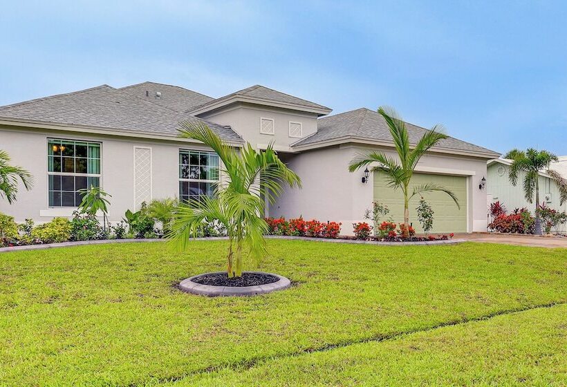 Stylish Port St Lucie Home W/ Hot Tub + Game Room!