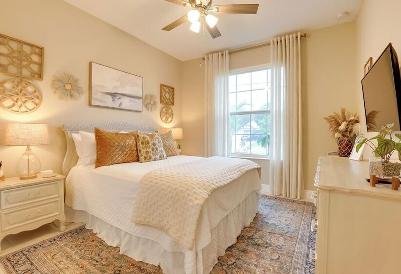 Stylish Port St Lucie Home W/ Hot Tub + Game Room!