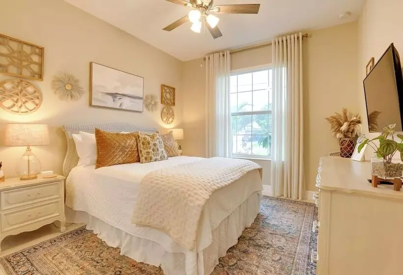 Stylish Port St Lucie Home W/ Hot Tub + Game Room!