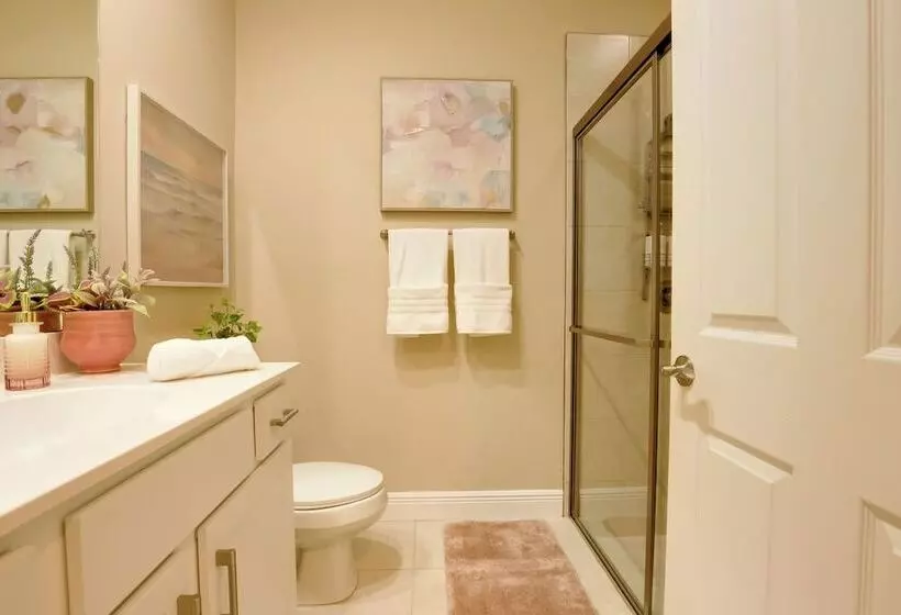 Stylish Port St Lucie Home W/ Hot Tub + Game Room!