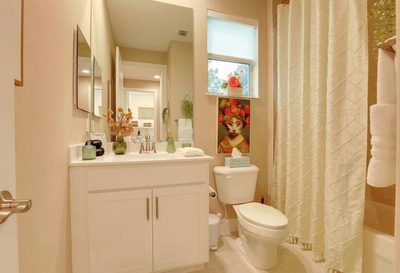 Stylish Port St Lucie Home W/ Hot Tub + Game Room!