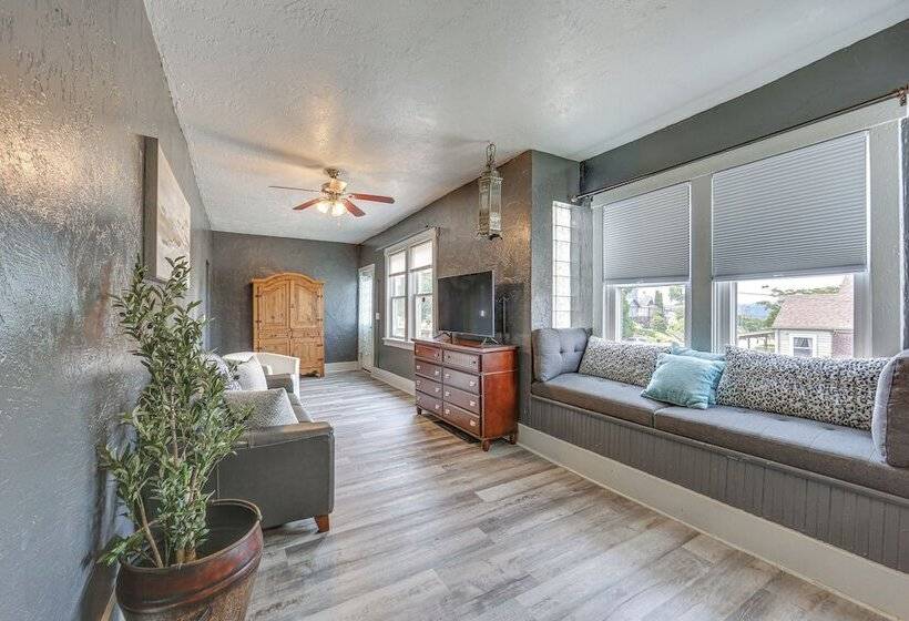 Updated New Kensington Home W/ Deck: 22 Mi To Pgh!