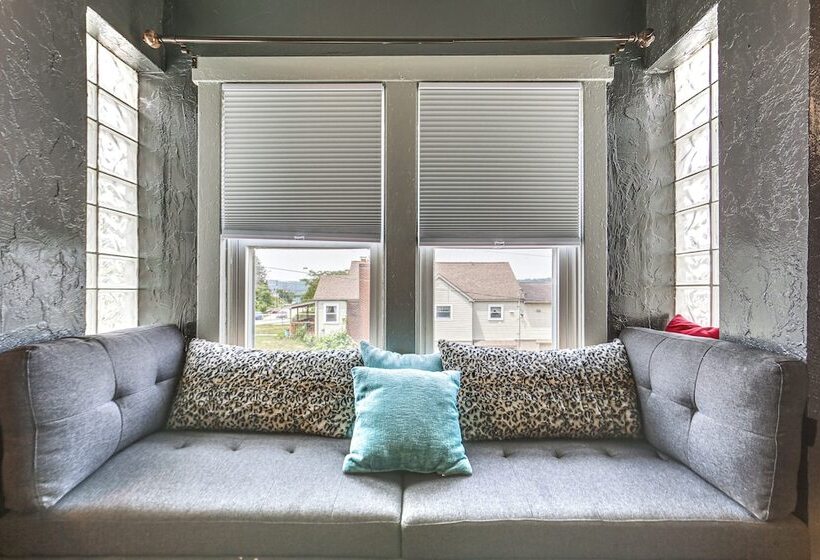 Updated New Kensington Home W/ Deck: 22 Mi To Pgh!